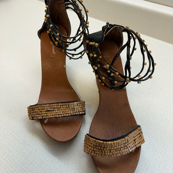 Sandals.. black and tan leather with zip heel - Picture 3 of 3